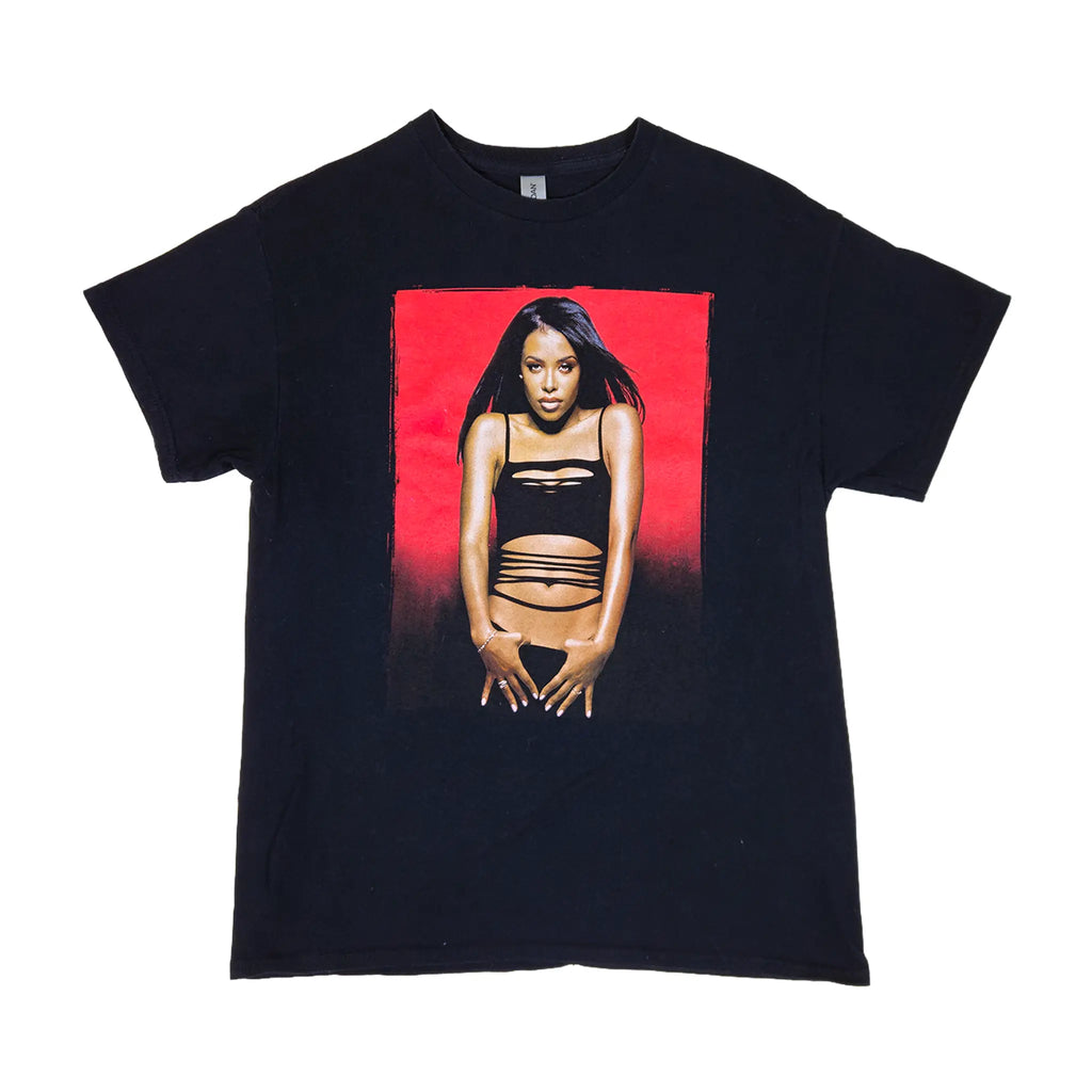 Offisiell Aaliyah Red Portrait Grafisk T-skjorte